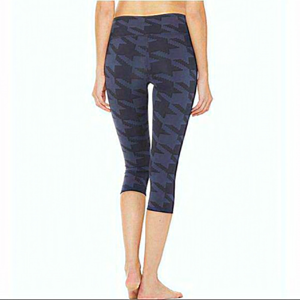 Alo Yoga Navy Airbrush Capri Engineered Print S